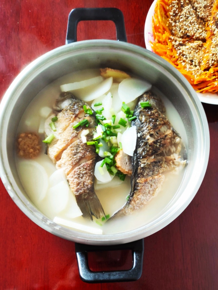 超鮮超美味的鯽魚蘿卜湯的做法-家常味煮菜譜
