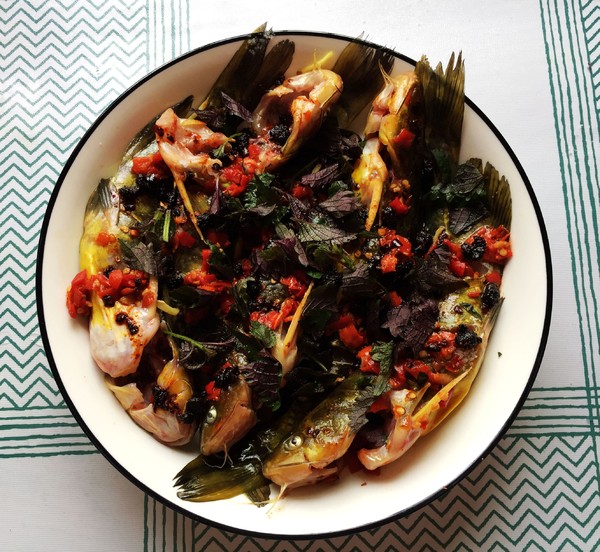 老干媽蒸黃骨魚的做法-香辣味蒸菜譜-易網(wǎng)健康養(yǎng)生網(wǎng) 老干媽蒸黃骨魚的做法-香辣味蒸菜譜