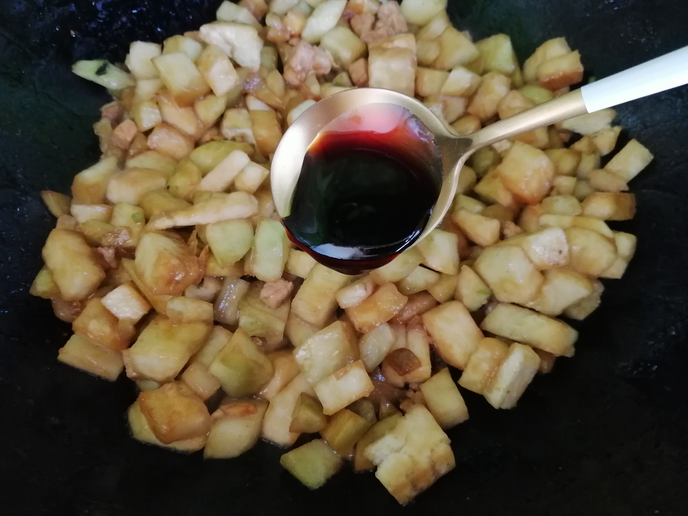 茄子肉丁蓋澆飯的做法-家常味炒菜譜-易網健康養生網 茄子肉丁蓋澆飯的做法-家常味炒菜譜