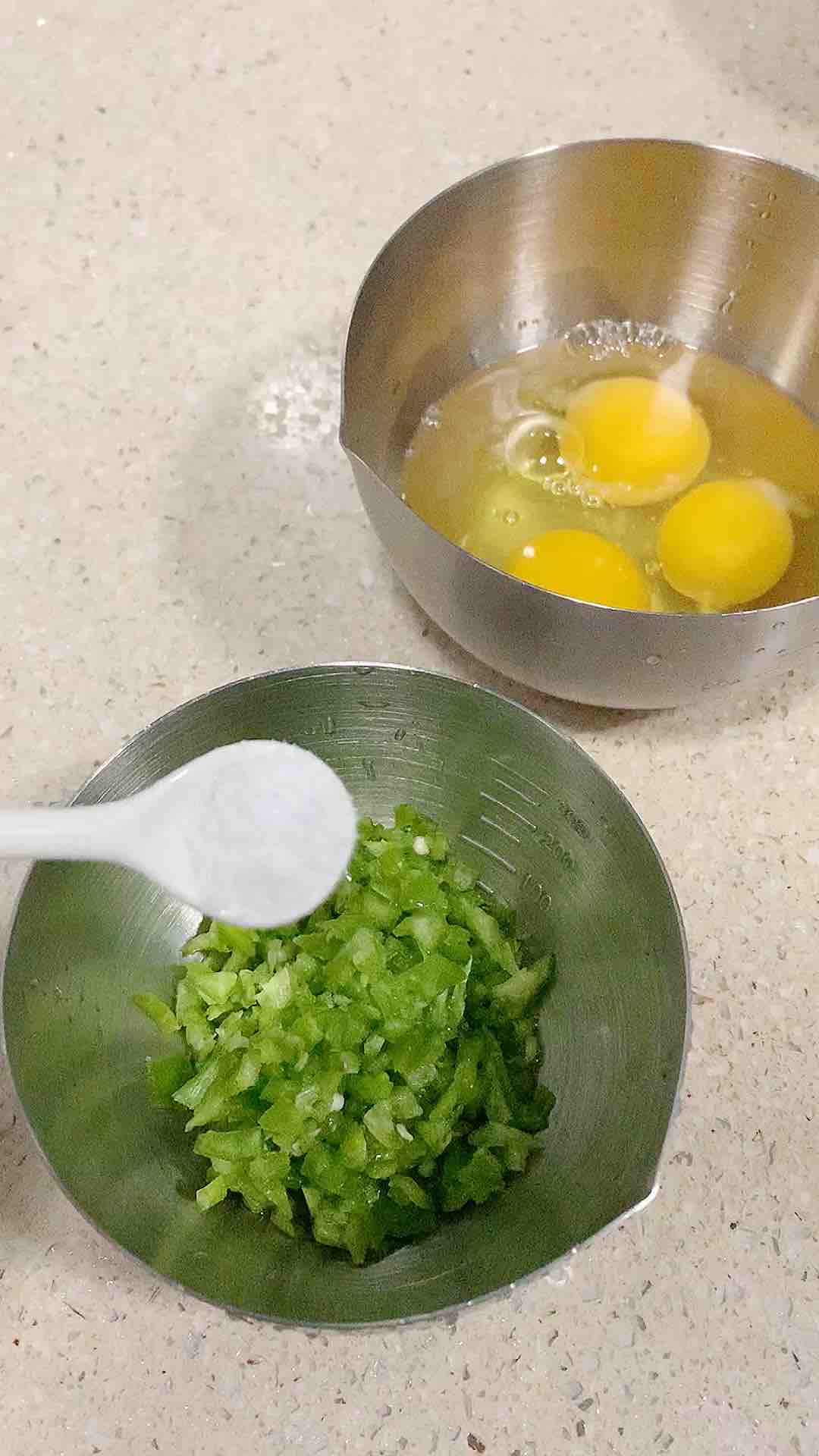 肉松菜椒蛋餅,簡單易做孩子喜歡的做法-家常味煎菜譜-易網健康養生網 肉松菜椒蛋餅,簡單易做孩子喜歡的做法-家常味煎菜譜