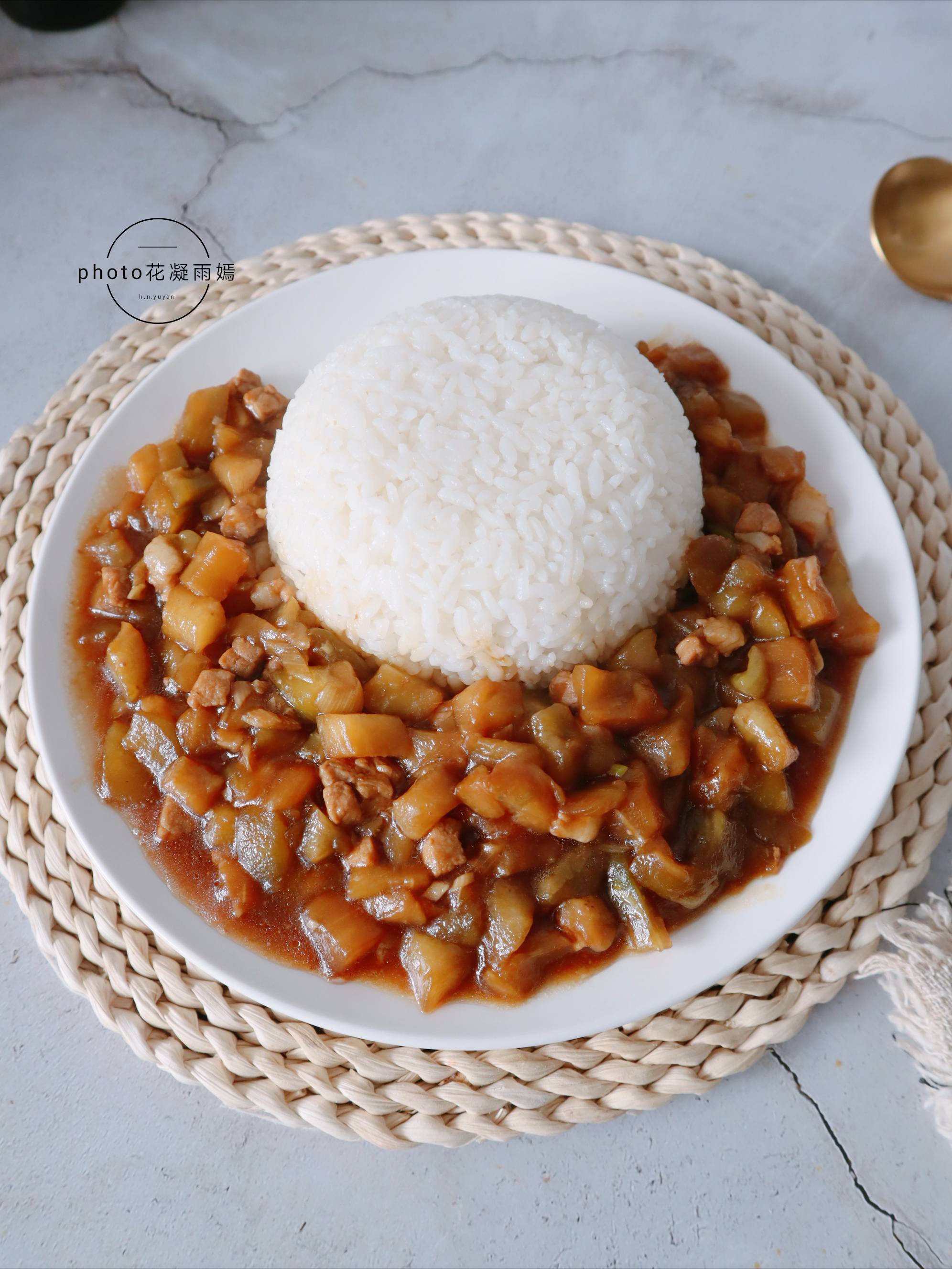 茄子肉丁蓋澆飯的做法-家常味炒菜譜-易網健康養生網 茄子肉丁蓋澆飯的做法-家常味炒菜譜