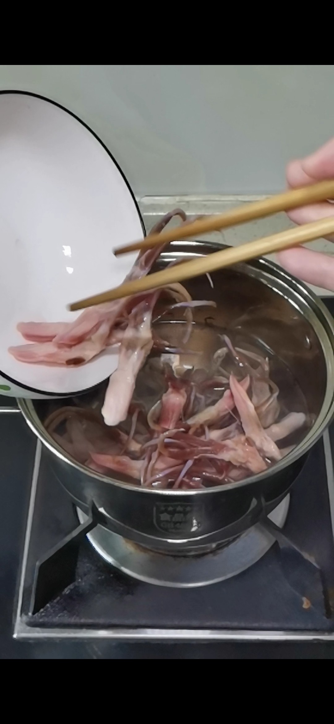 椒鹽鴨舌的做法-椒麻味炒菜譜-易網(wǎng)<a href=http://www.jsjjzhkt.cn/ target=_blank class=infotextkey>健康養(yǎng)生</a>網(wǎng) 椒鹽鴨舌的做法-椒麻味炒菜譜