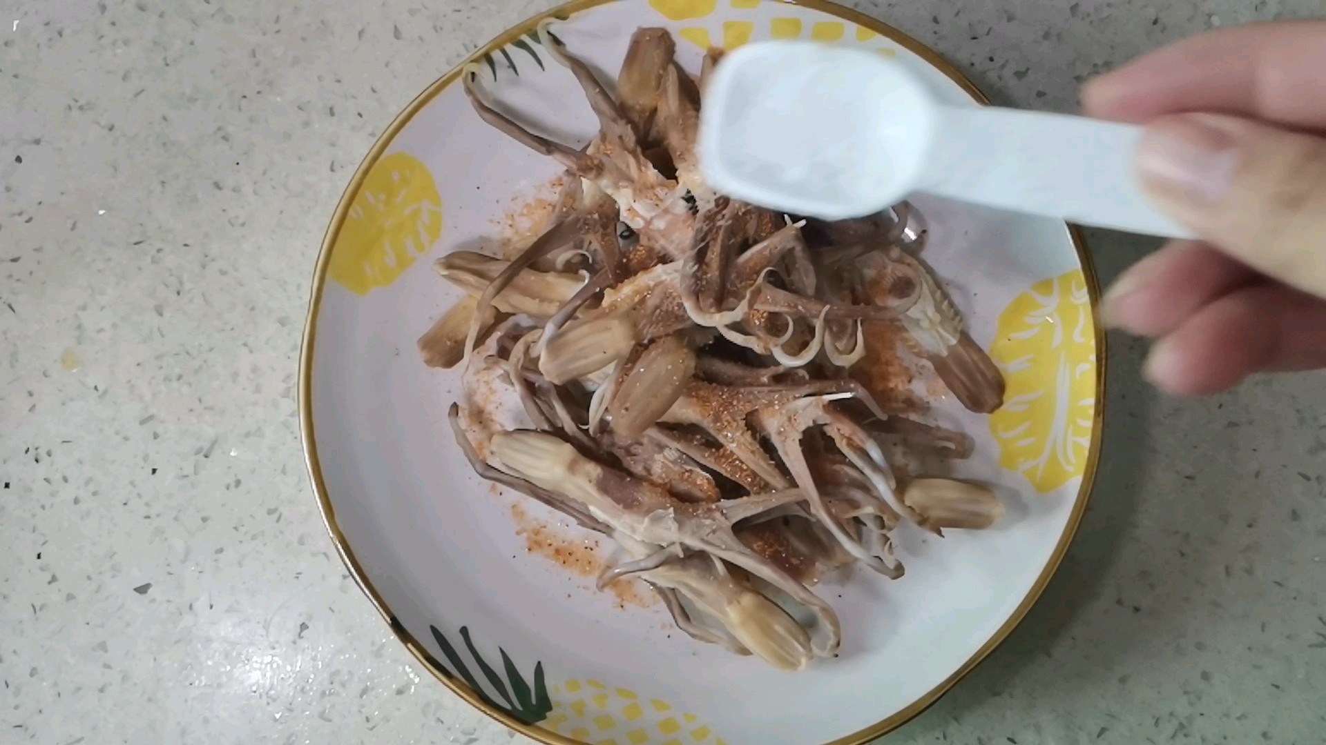 椒鹽鴨舌的做法-椒麻味炒菜譜-易網(wǎng)健康養(yǎng)生網(wǎng) 椒鹽鴨舌的做法-椒麻味炒菜譜