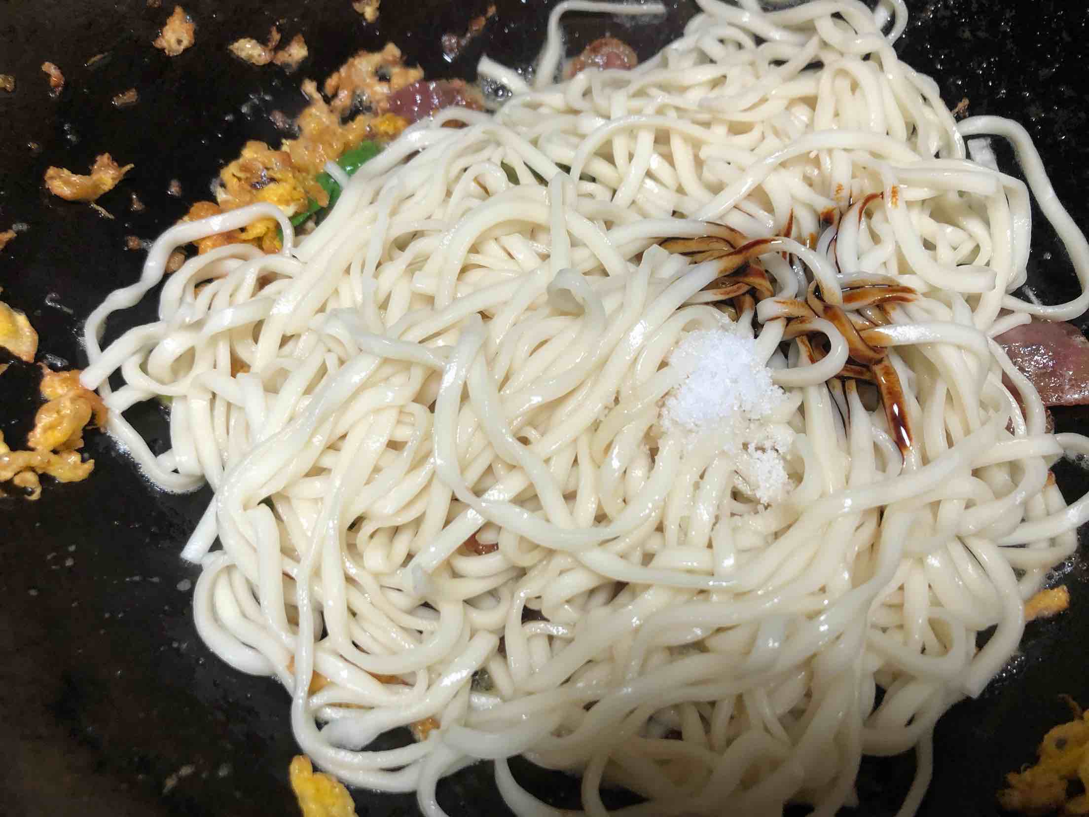 香腸炒面的做法-咸鮮味炒菜譜-易網健康養生網 香腸炒面的做法-咸鮮味炒菜譜