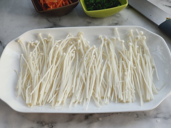 無油金針菇蒸雞腿,鮮嫩多汁巨好吃的做法-家常味蒸菜譜-易網健康養生網 無油金針菇蒸雞腿,鮮嫩多汁巨好吃的做法-家常味蒸菜譜