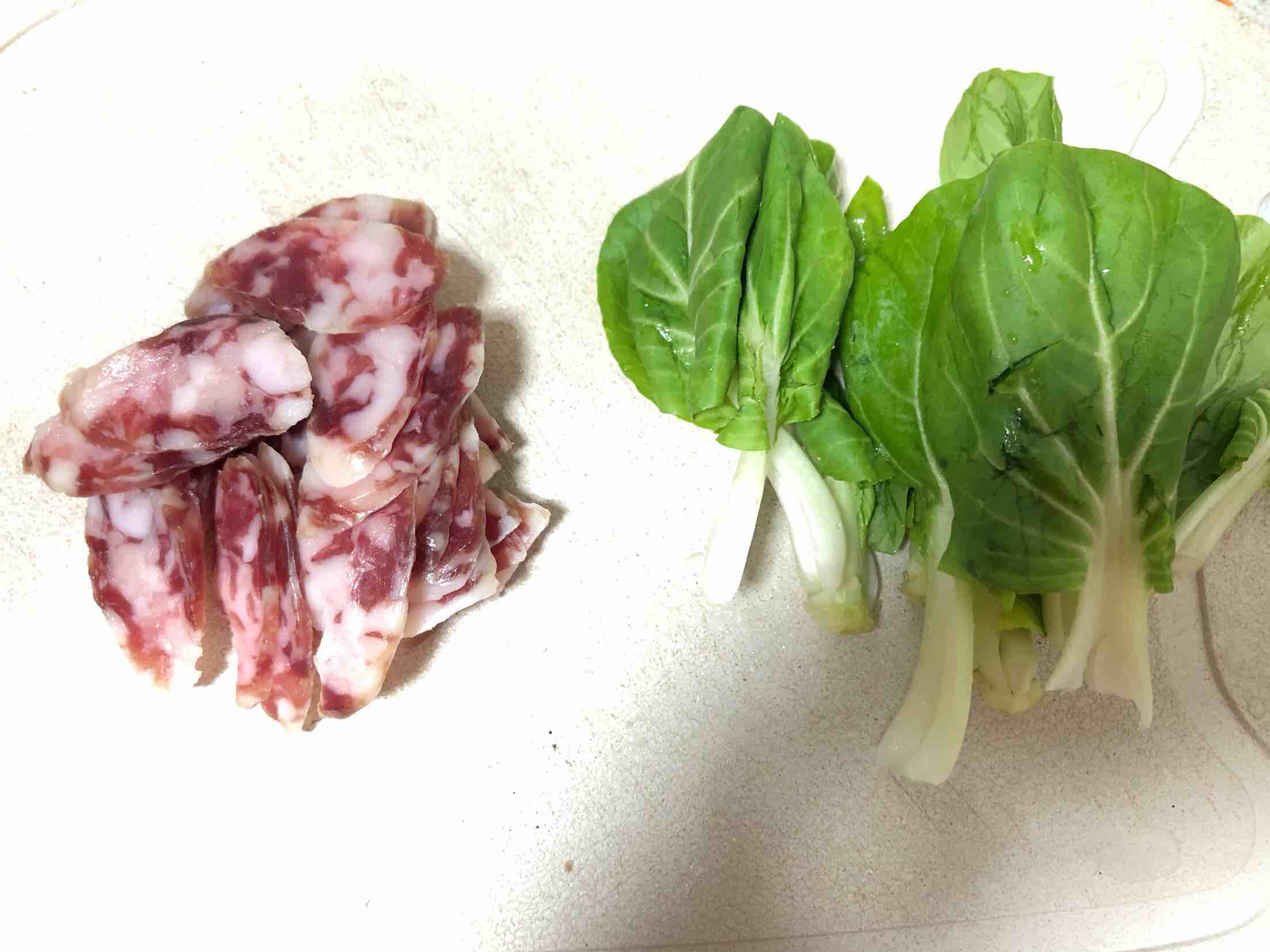 香腸炒面的做法-咸鮮味炒菜譜-易網<a href=http://www.jsjjzhkt.cn/ target=_blank class=infotextkey>健康養生</a>網 香腸炒面的做法-咸鮮味炒菜譜