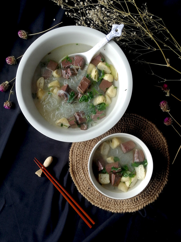 鴨血粉絲湯的做法-咸鮮味煮菜譜-易網健康養生網 鴨血粉絲湯的做法-咸鮮味煮菜譜