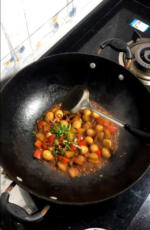 鵪鶉蛋與土豆碰撞的感覺的做法-醬香味燒菜譜-易網健康養生網 鵪鶉蛋與土豆碰撞的感覺的做法-醬香味燒菜譜