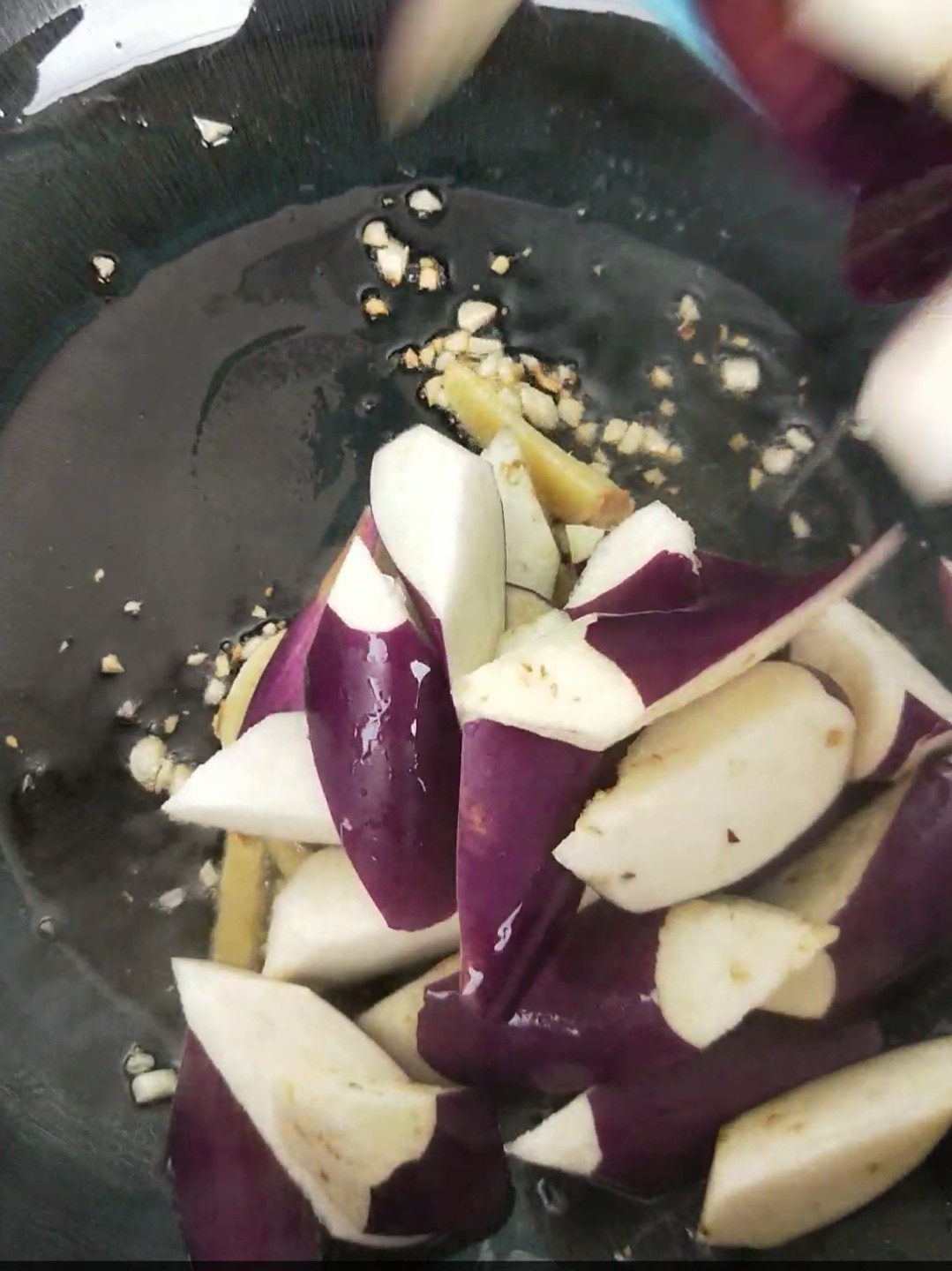 紅燒素茄子的做法-家常味炒菜譜-易網健康養生網 紅燒素茄子的做法-家常味炒菜譜