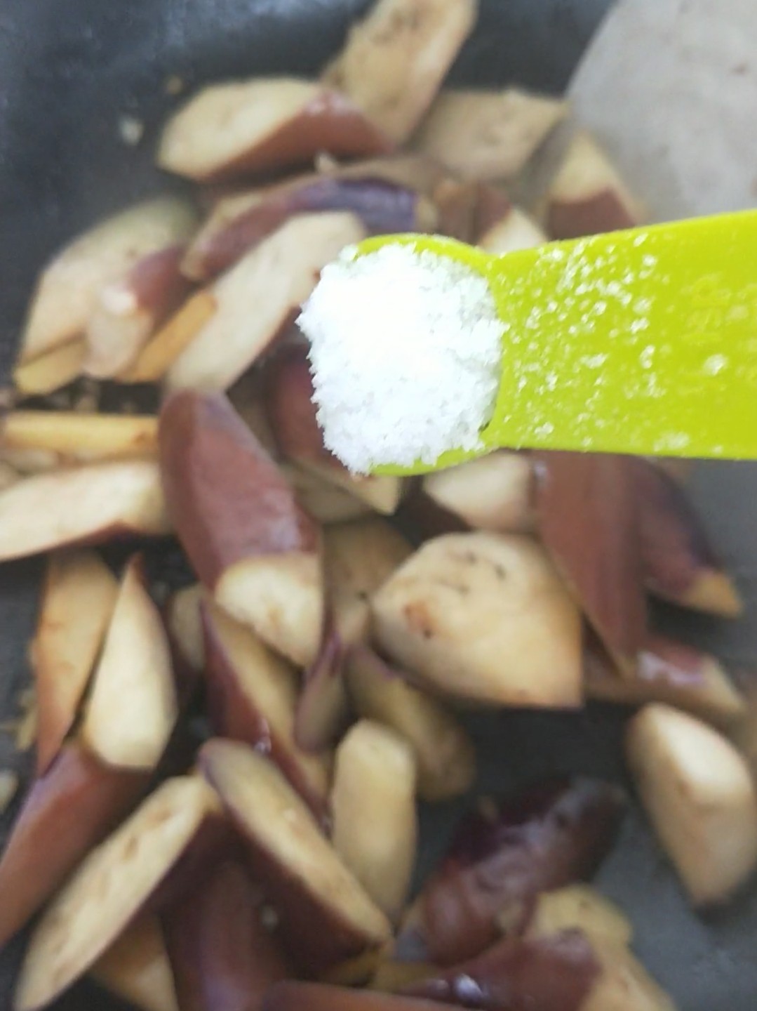 紅燒素茄子的做法-家常味炒菜譜-易網健康養生網 紅燒素茄子的做法-家常味炒菜譜