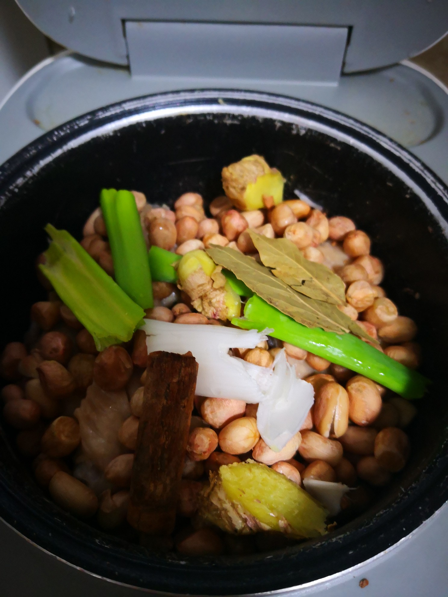 雞翅醬花生米的做法-醬香味醬菜譜-易網健康養生網 雞翅醬花生米的做法-醬香味醬菜譜