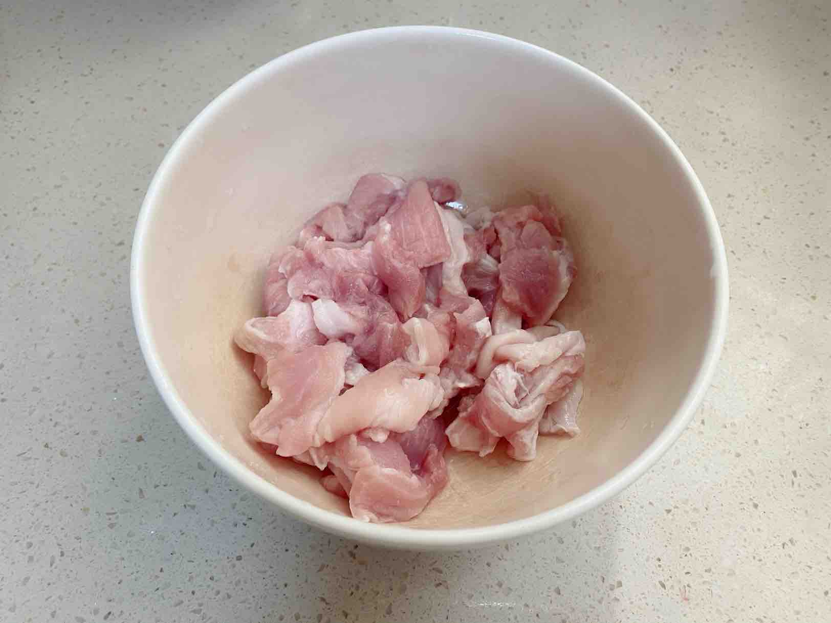 腐皮黃豆醬蒸豬板筋的做法-家常味蒸菜譜-易網<a href=http://www.jsjjzhkt.cn/ target=_blank class=infotextkey>健康養生</a>網 腐皮黃豆醬蒸豬板筋的做法-家常味蒸菜譜