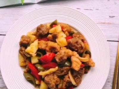 酸甜可口的菠蘿咕咾肉，全家都愛吃的做法-酸甜味炒菜譜