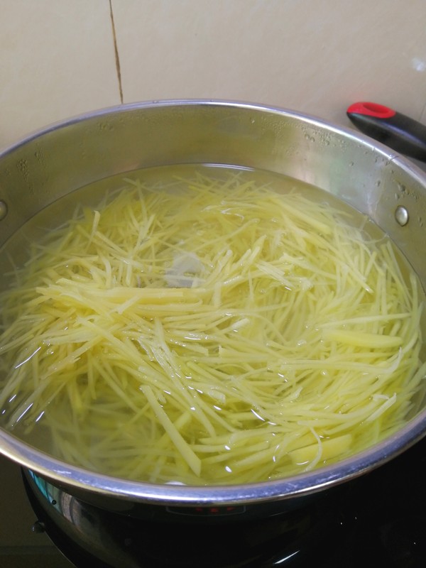 簡簡單單也不失美味~~醋溜土豆絲的做法-家常味炒菜譜-易網健康養生網 簡簡單單也不失美味~~醋溜土豆絲的做法-家常味炒菜譜