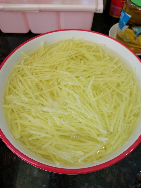簡簡單單也不失美味~~醋溜土豆絲的做法-家常味炒菜譜-易網健康養生網 簡簡單單也不失美味~~醋溜土豆絲的做法-家常味炒菜譜