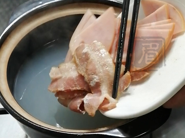 熱乎乎的泡菜鍋，驅寒還管飽！的做法-酸辣味煮菜譜