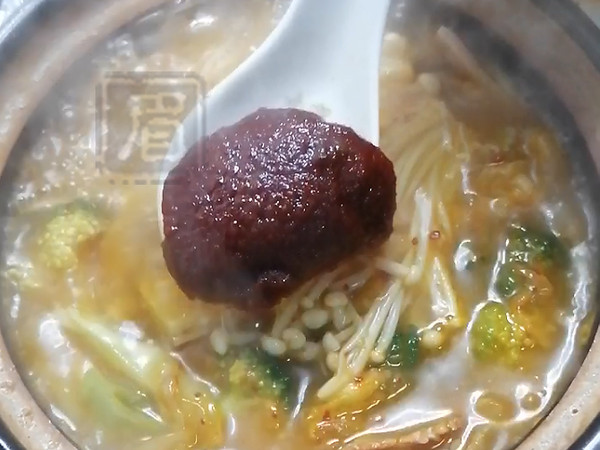 熱乎乎的泡菜鍋，驅寒還管飽！的做法-酸辣味煮菜譜