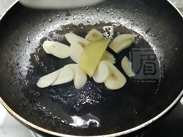 熱乎乎的泡菜鍋，驅寒還管飽！的做法-酸辣味煮菜譜