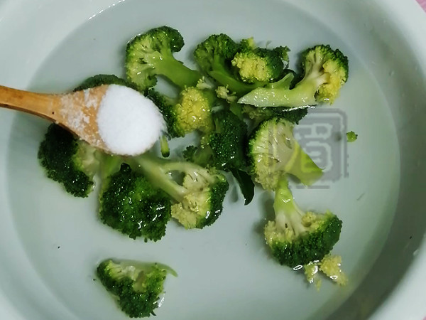 熱乎乎的泡菜鍋，驅寒還管飽！的做法-酸辣味煮菜譜