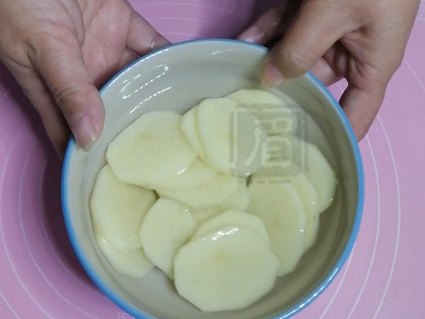 熱乎乎的泡菜鍋，驅寒還管飽！的做法-酸辣味煮菜譜