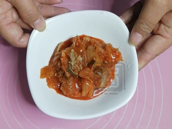 熱乎乎的泡菜鍋，驅寒還管飽！的做法-酸辣味煮菜譜