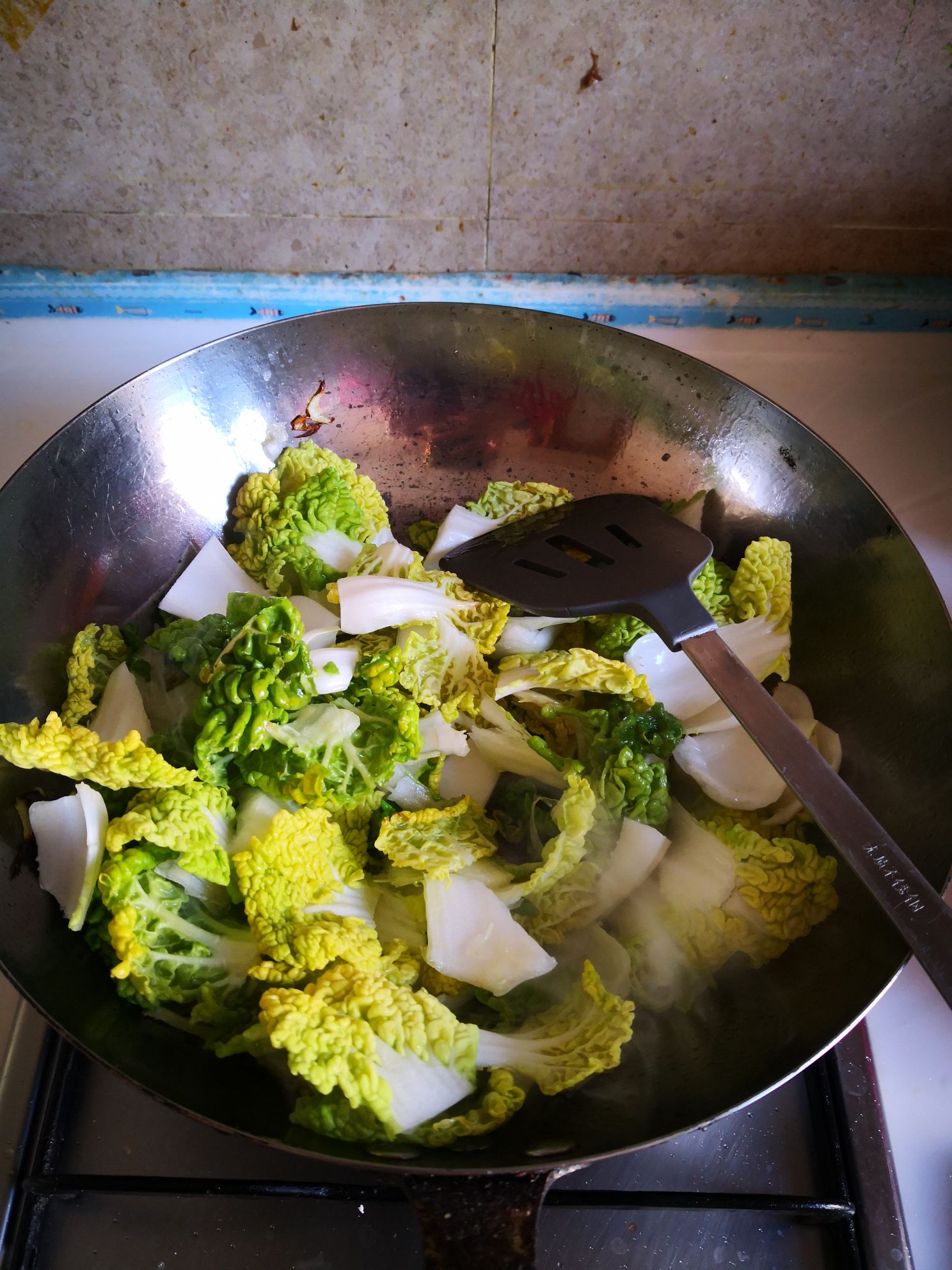菊花菜炒香菇的做法-家常味炒菜譜-易網健康養生網 菊花菜炒香菇的做法-家常味炒菜譜