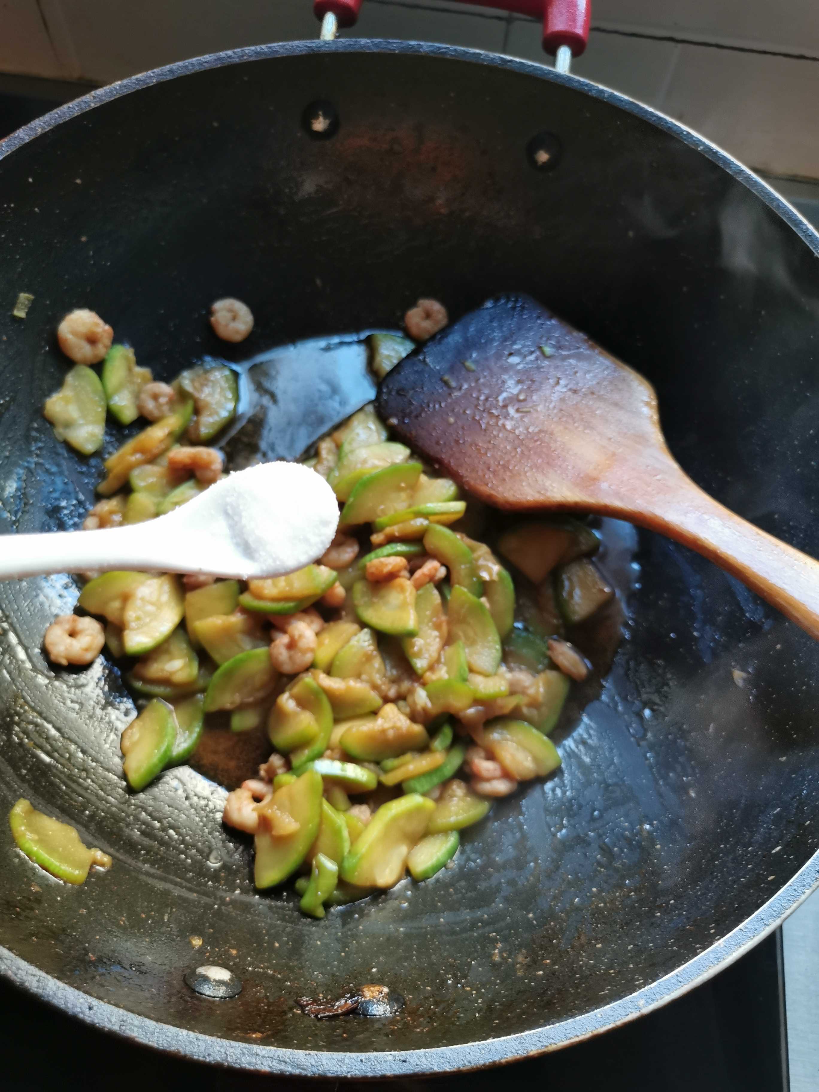 西葫蘆炒蝦仁的做法-咸鮮味炒菜譜