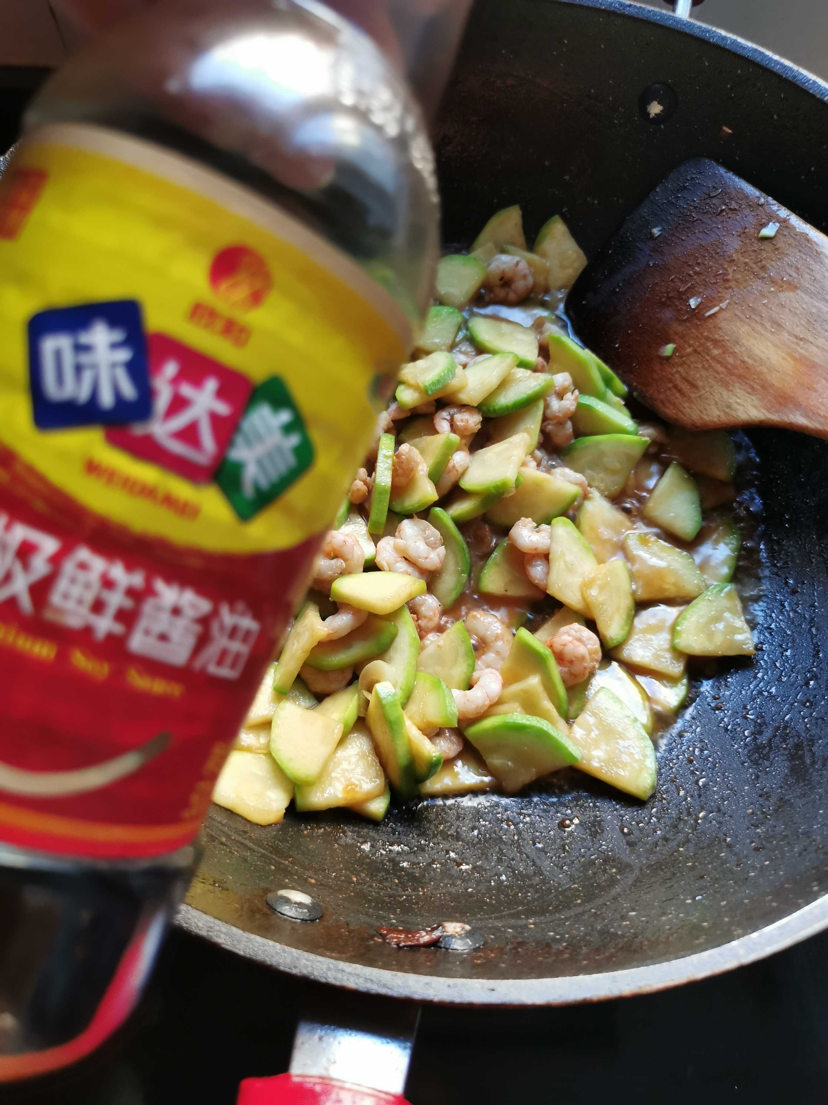 西葫蘆炒蝦仁的做法-咸鮮味炒菜譜