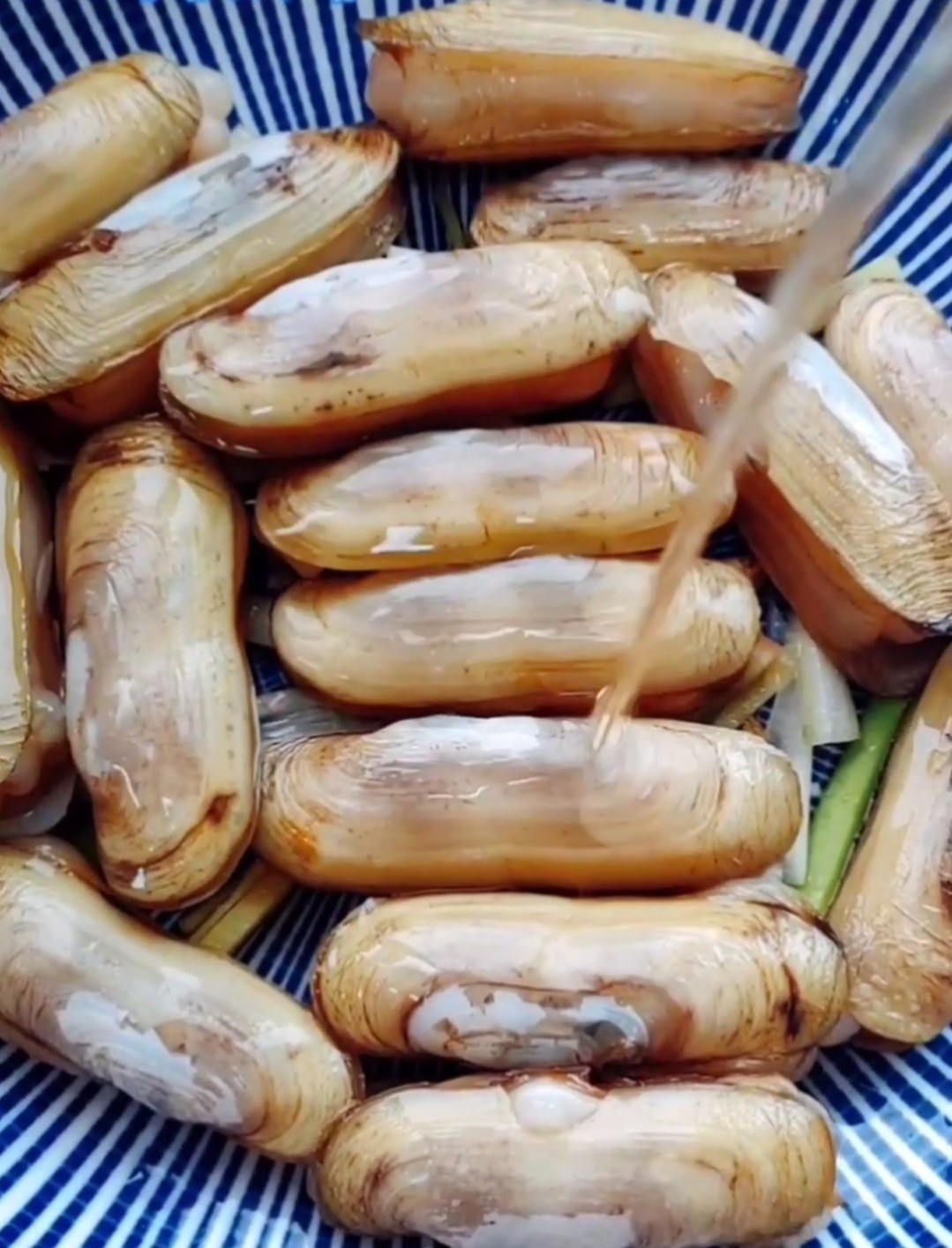 蒜蓉蟶子的做法-蒜香味蒸菜譜-易網健康養生網 蒜蓉蟶子的做法-蒜香味蒸菜譜