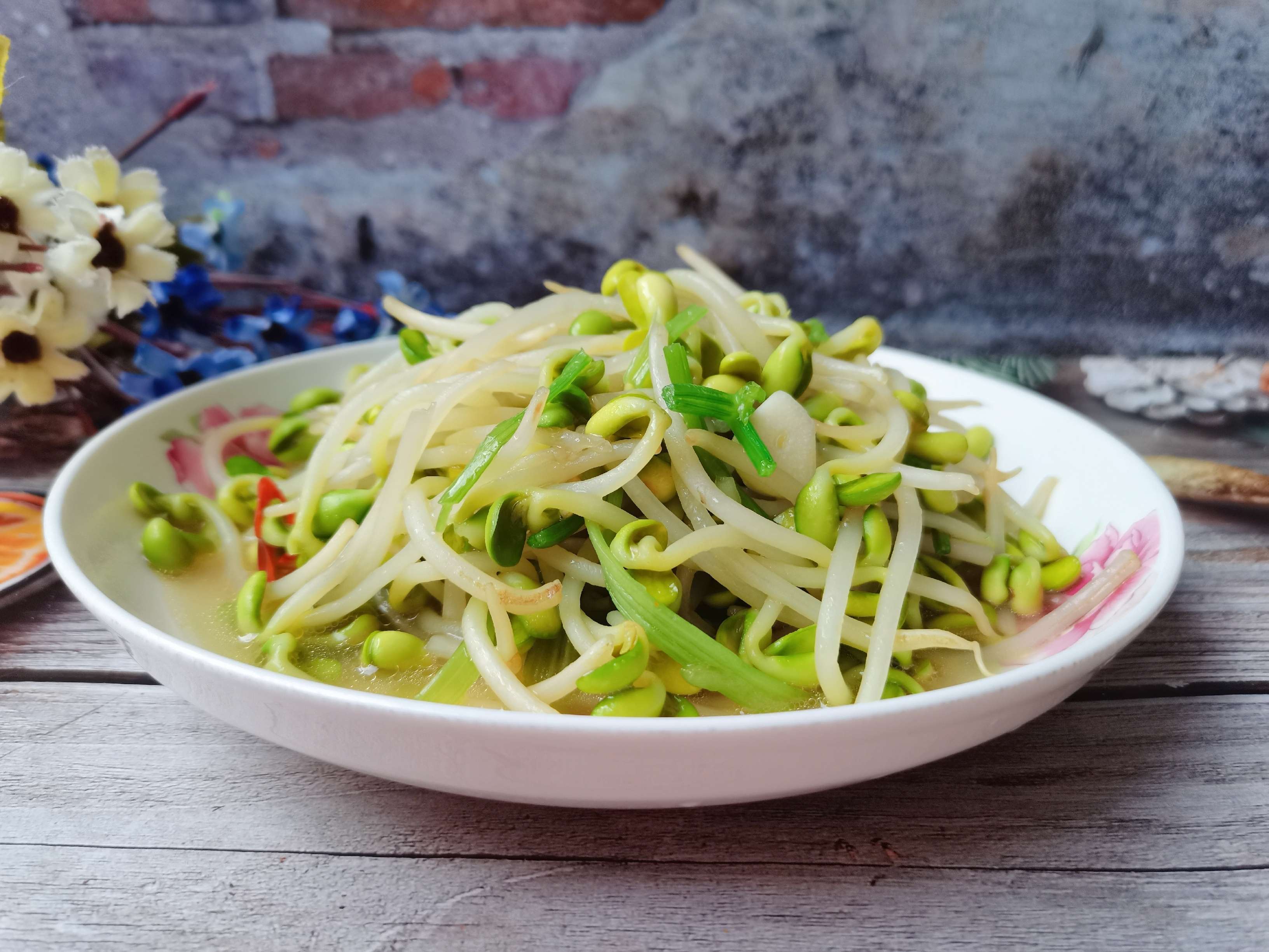 家常菜“清炒黃豆芽”的做法-家常味炒菜譜-易網健康養生網 家常菜“清炒黃豆芽”的做法-家常味炒菜譜