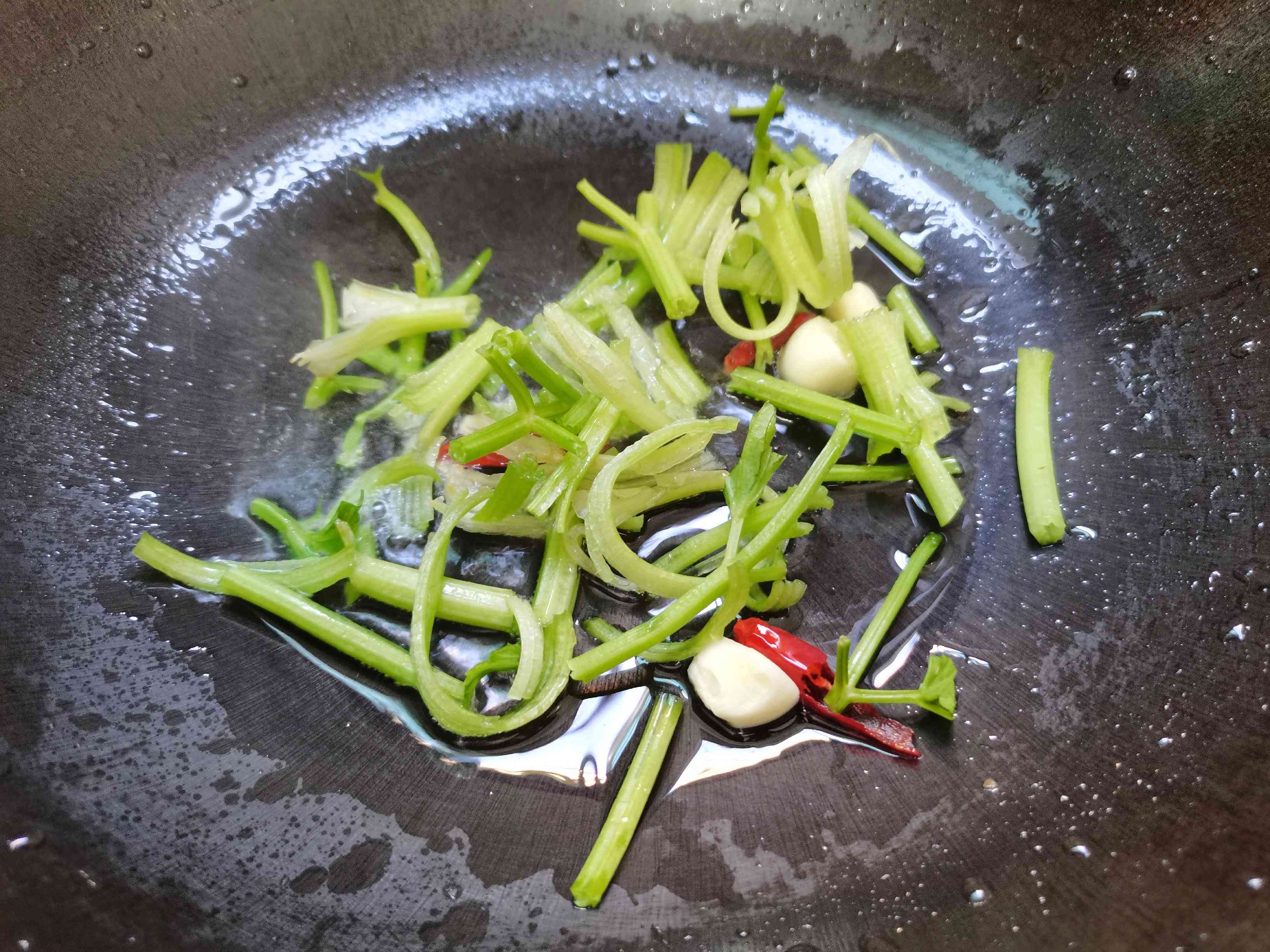 家常菜“清炒黃豆芽”的做法-家常味炒菜譜-易網健康養生網 家常菜“清炒黃豆芽”的做法-家常味炒菜譜