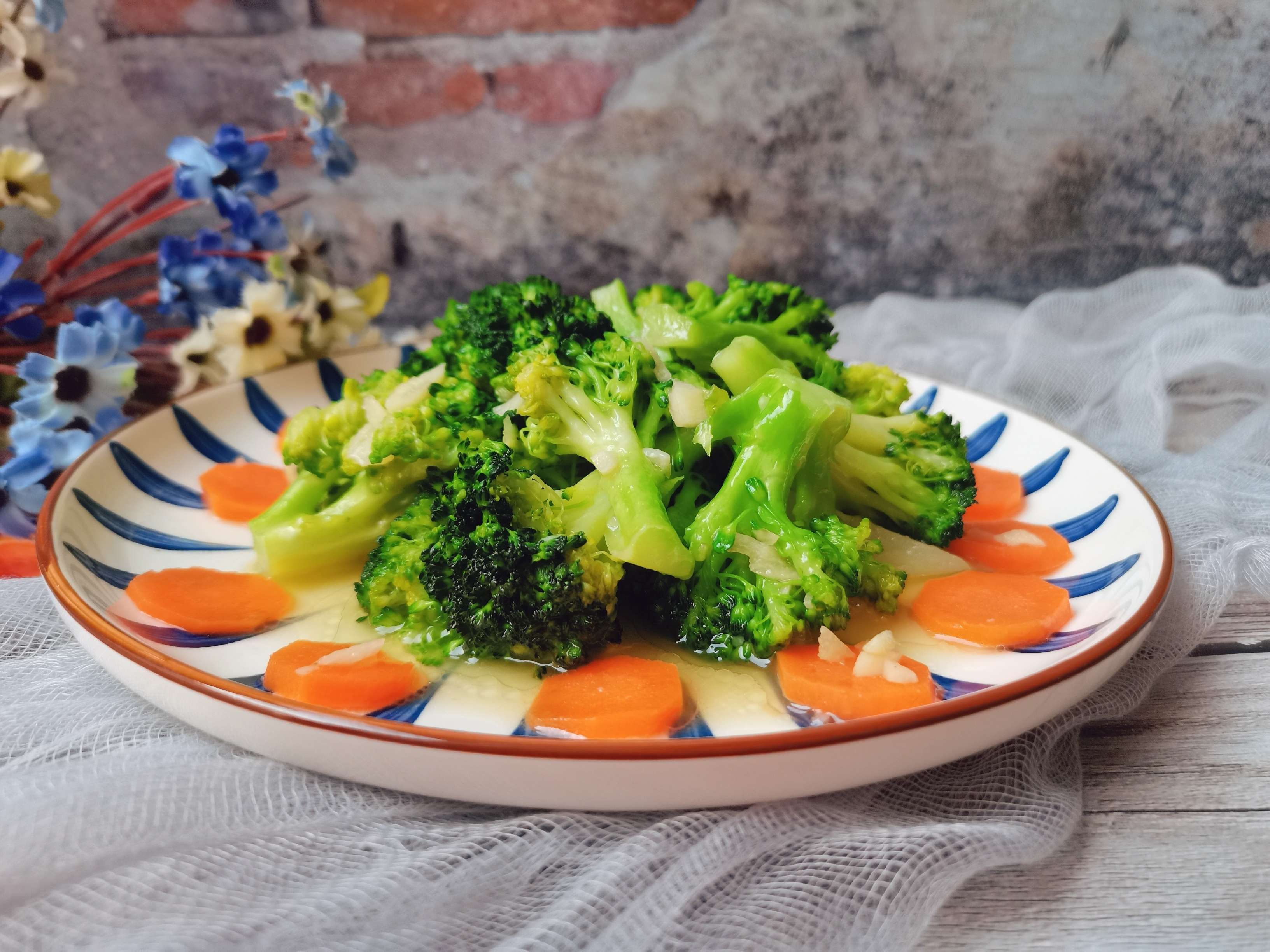 蒜蓉西蘭花的做法-家常味炒菜譜-易網健康養生網 蒜蓉西蘭花的做法-家常味炒菜譜