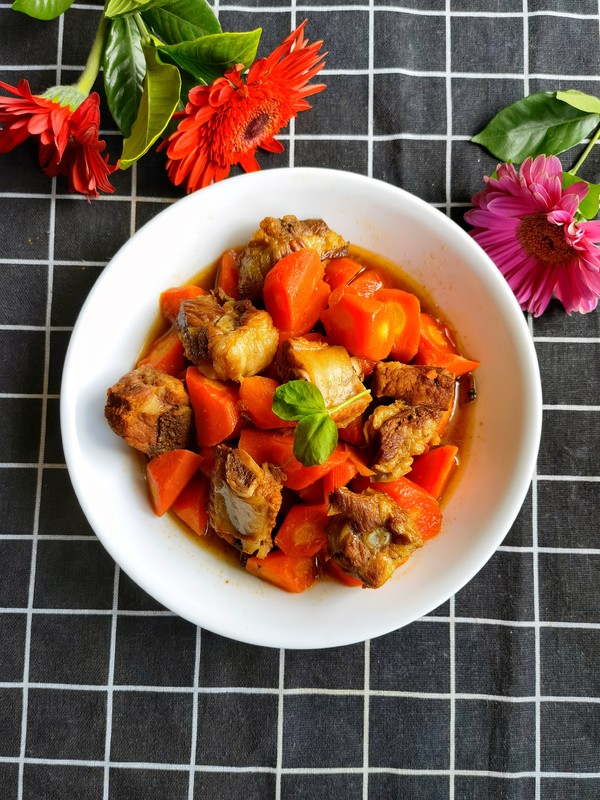 排骨燒紅蘿卜的做法-家常味燒菜譜-易網健康養生網 排骨燒紅蘿卜的做法-家常味燒菜譜