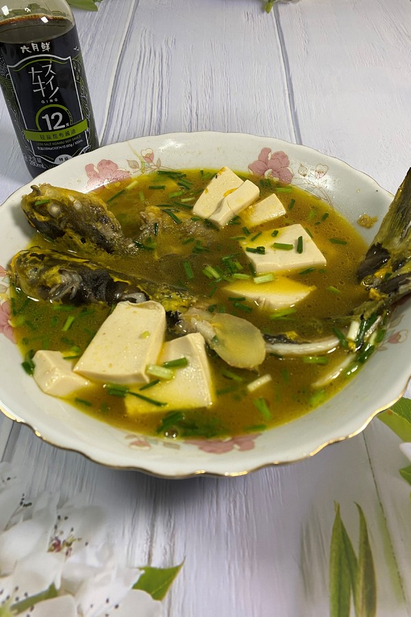 鮮掉眉毛的黃骨魚豆腐湯的做法-家常味煮菜譜