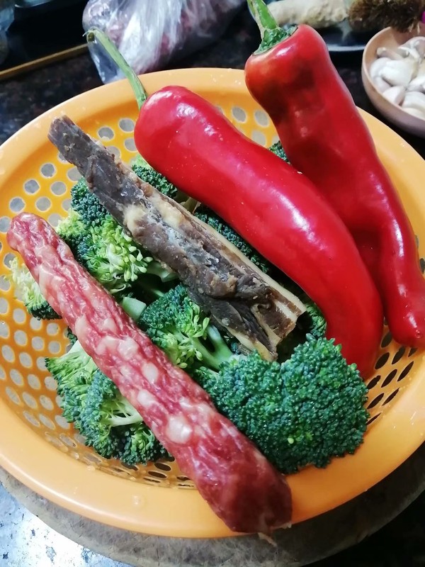 簡簡單單也不失美味~~臘味炒西蘭花的做法-家常味炒菜譜-易網<a href=http://www.jsjjzhkt.cn/ target=_blank class=infotextkey>健康養生</a>網 簡簡單單也不失美味~~臘味炒西蘭花的做法-家常味炒菜譜