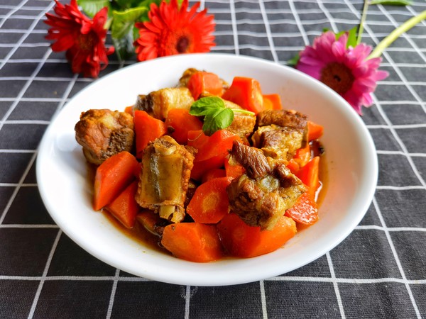 排骨燒紅蘿卜的做法-家常味燒菜譜-易網健康養生網 排骨燒紅蘿卜的做法-家常味燒菜譜