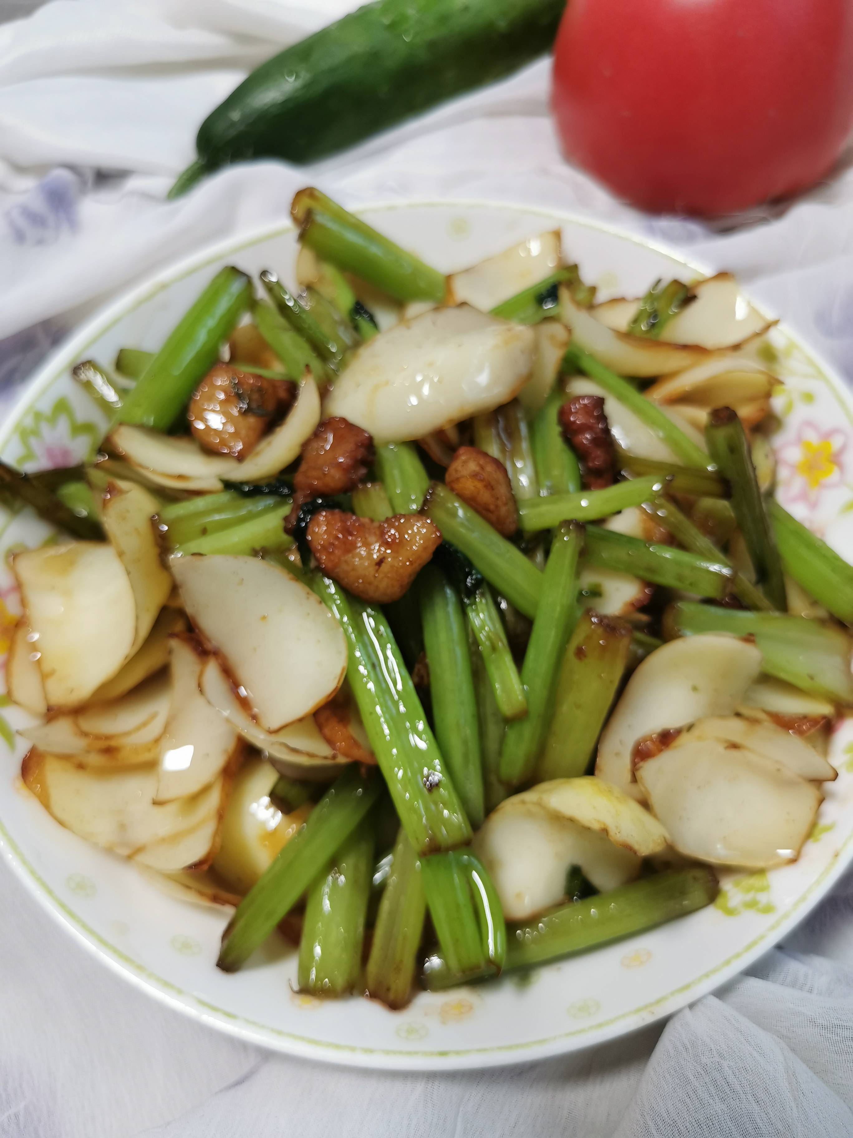 芹菜炒百合的做法-家常味炒菜譜