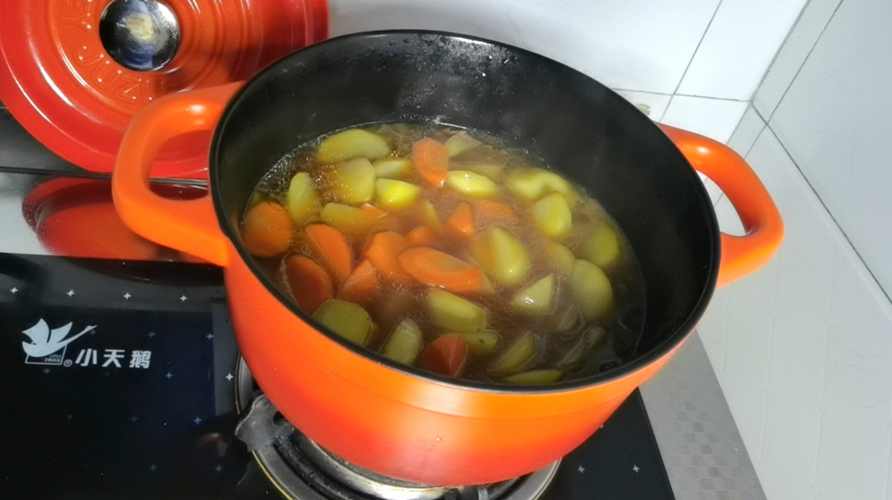 看了直流口水的紅燒牛腩燉土豆的做法-家常味燉菜譜