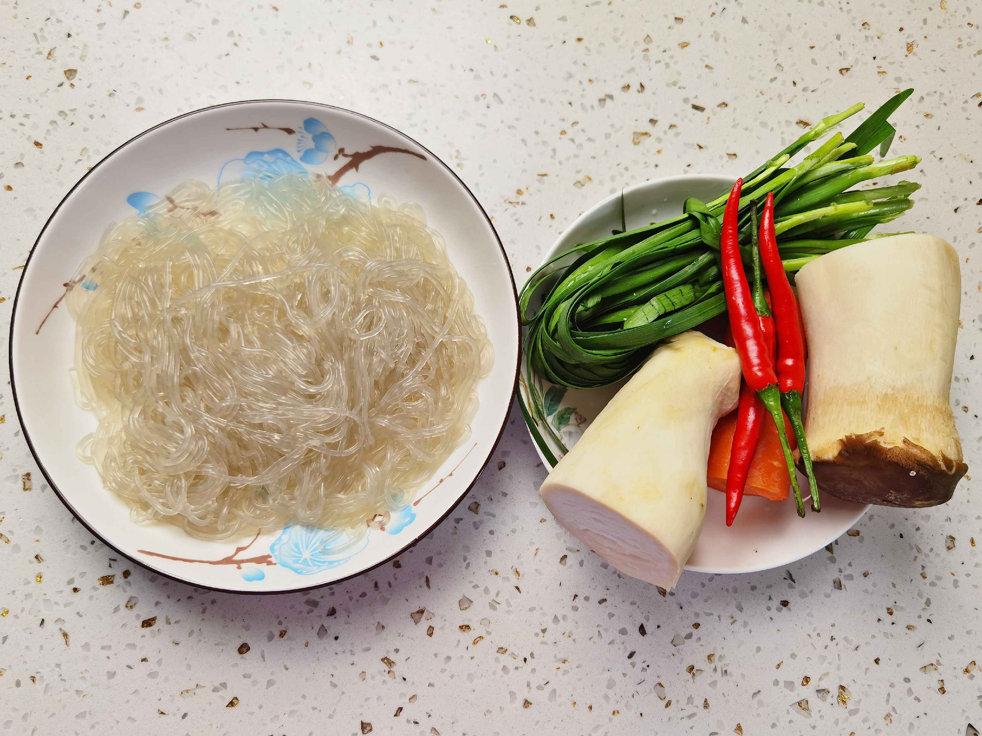 年夜飯素菜也出彩－杏鮑菇炒合菜，闔家歡樂吃著超下飯的做法-香辣味炒菜譜