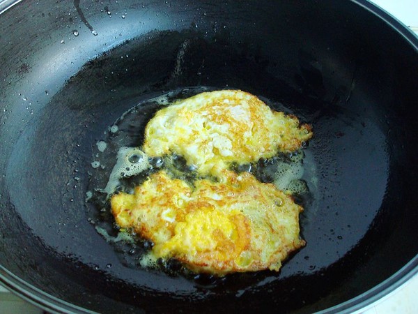 火腿荷包蛋燜面的做法-家常味燜菜譜-易網健康養生網 火腿荷包蛋燜面的做法-家常味燜菜譜