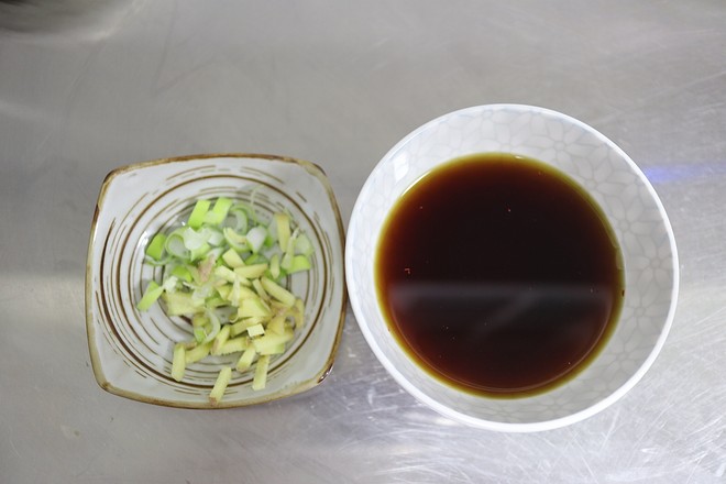 臘八蒜燒肥腸的做法-蒜香味燒菜譜-易網(wǎng)健康養(yǎng)生網(wǎng) 臘八蒜燒肥腸的做法-蒜香味燒菜譜