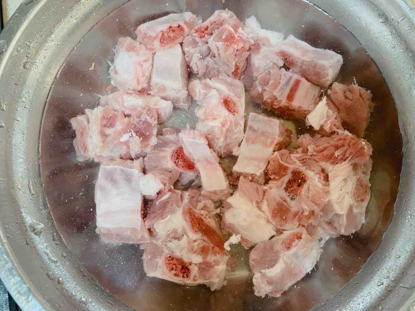 豆干蒜蓉豆豉蒸排骨的做法-家常味蒸菜譜-易網(wǎng)<a href=http://www.jsjjzhkt.cn/ target=_blank class=infotextkey>健康養(yǎng)生</a>網(wǎng) 豆干蒜蓉豆豉蒸排骨的做法-家常味蒸菜譜