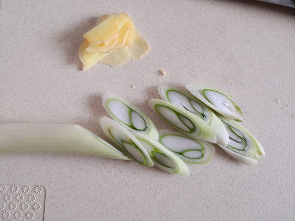 用烤箱烤鯽魚既衛生又安全，廚房油煙少的做法-家常味烤菜譜