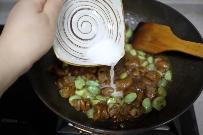 臘八蒜燒肥腸的做法-蒜香味燒菜譜-易網(wǎng)健康養(yǎng)生網(wǎng) 臘八蒜燒肥腸的做法-蒜香味燒菜譜