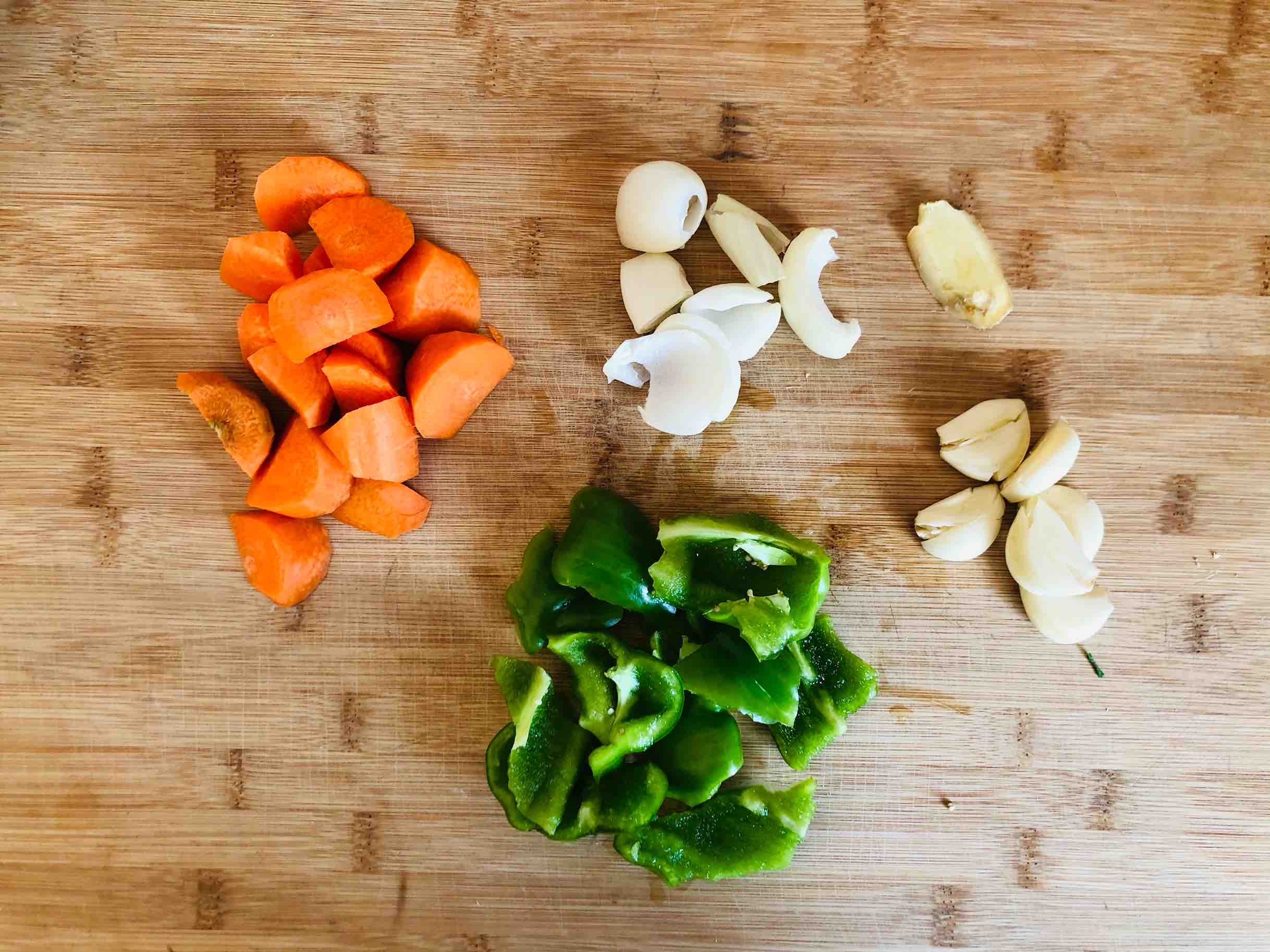 火鍋雞的家常做法,香辣過癮簡單易做,配米飯?zhí)嘛埨驳淖龇?香辣味燒菜譜-易網(wǎng)健康養(yǎng)生網(wǎng) 火鍋雞的家常做法,香辣過癮簡單易做,配米飯?zhí)嘛埨驳淖龇?香辣味燒菜譜