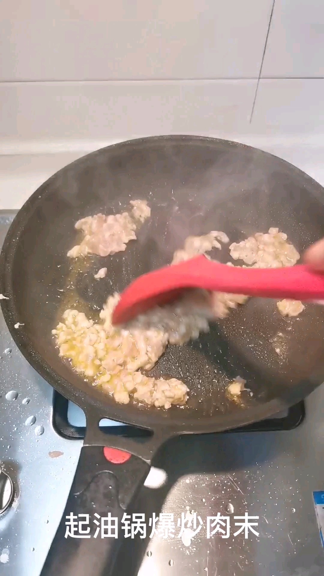 胡蘿卜炒鴨蛋的做法-家常味炒菜譜