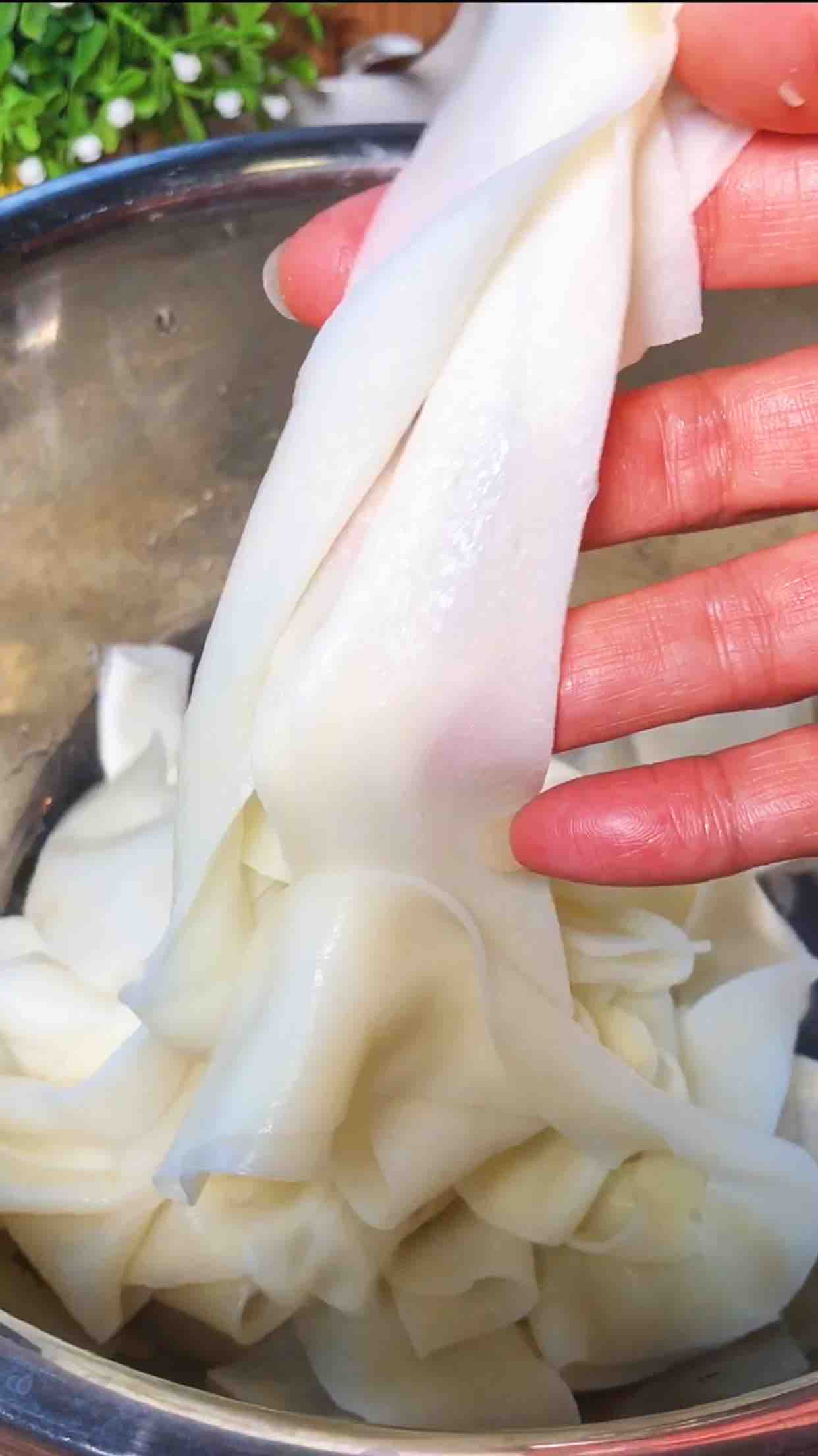 麻醬面皮的做法-酸辣味拌菜譜-易網健康養生網 麻醬面皮的做法-酸辣味拌菜譜