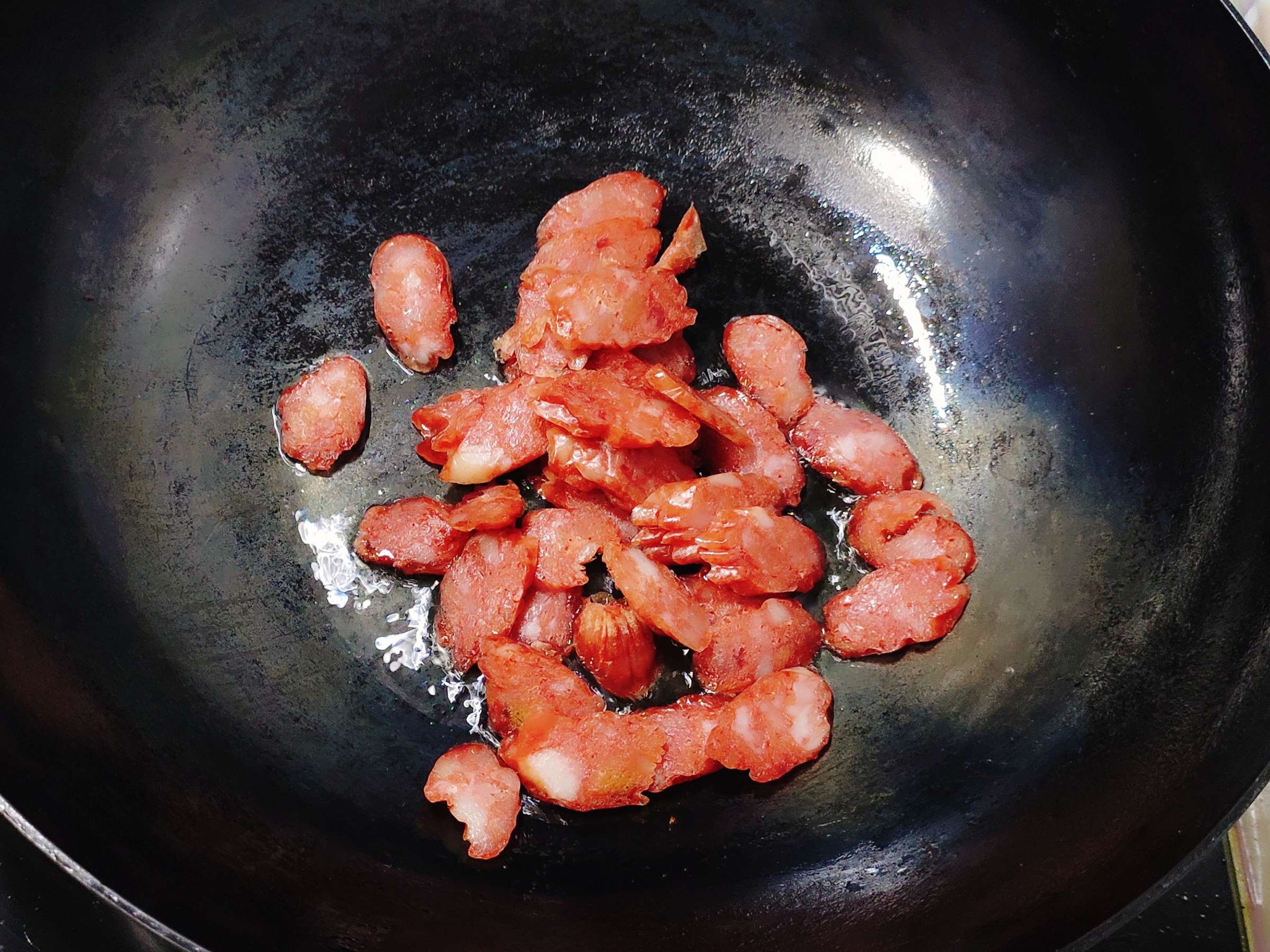 清淡不油膩的臘腸炒荷蘭豆的做法-咸鮮味炒菜譜-易網健康養生網 清淡不油膩的臘腸炒荷蘭豆的做法-咸鮮味炒菜譜