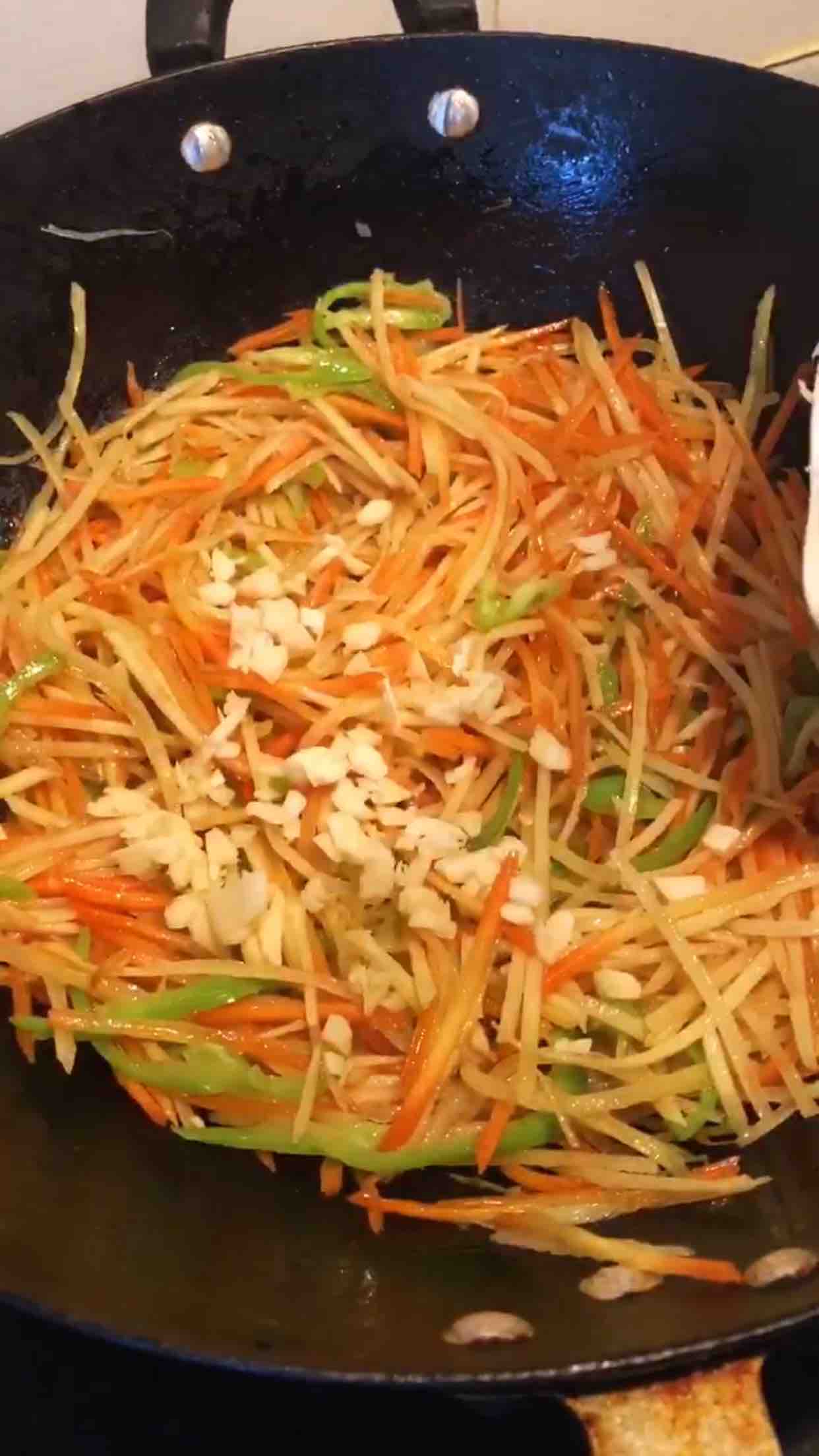 素炒三彩絲的做法-家常味炒菜譜