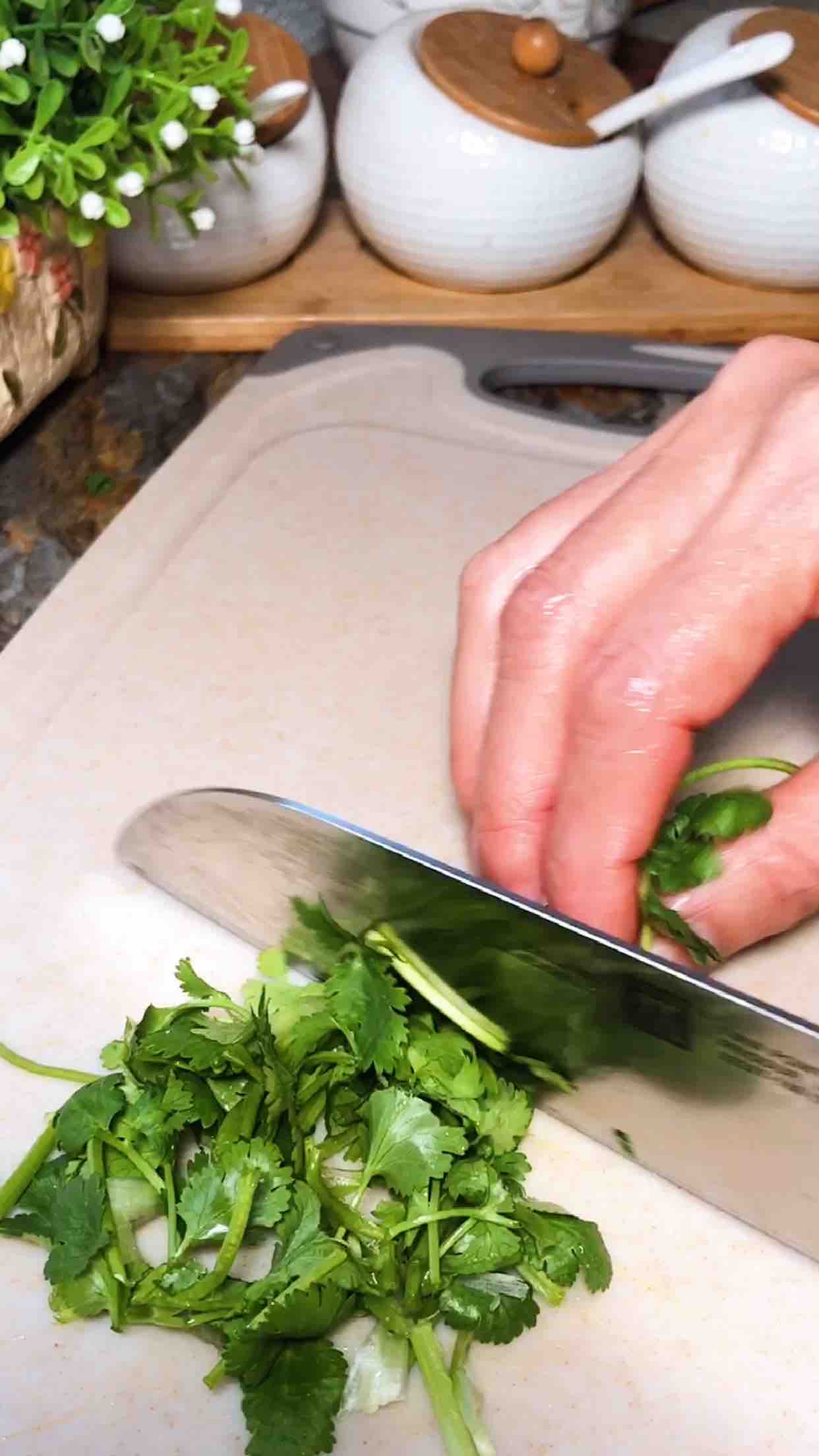 麻醬面皮的做法-酸辣味拌菜譜-易網健康養生網 麻醬面皮的做法-酸辣味拌菜譜